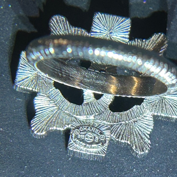 Sold-Chanel 2015 Art Deco Ring - Picture 4 of 8